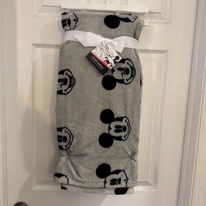 Disney Mickey Mouse Plush Throw (NWT)